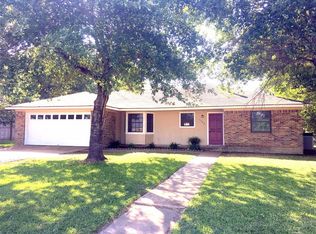 1302 Prairie Lea St, Brenham, TX 77833