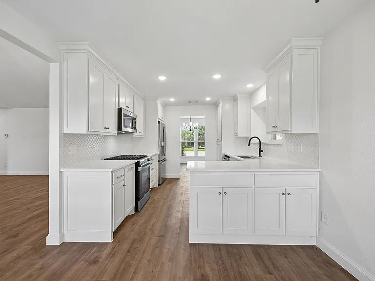 1916 Arbor Creek Dr — Photo 11
