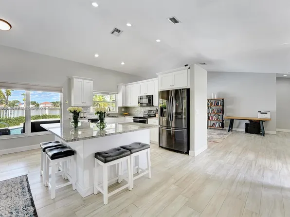 3833 Cypress Lake Dr, Lake Worth, FL 33467