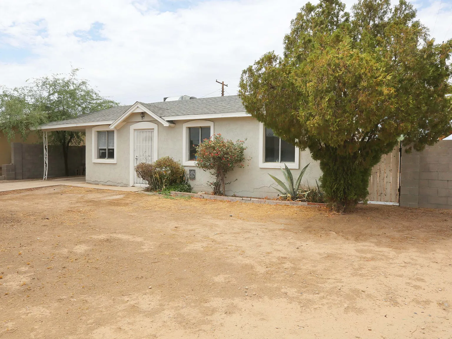 3 bed, 1.5 bath, 1020 sqft, $1,900 — Photo 1