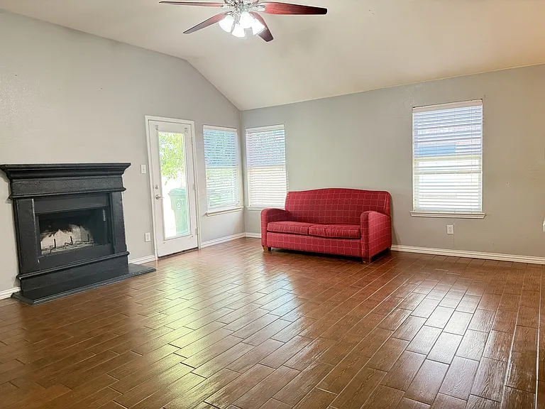 625 Tabasco Trl — Photo 10