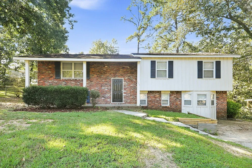 3 bed, 2.0 bath, 1246 sqft, $1,695 — Photo 4