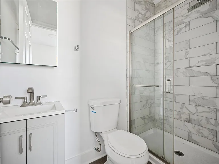 6143 Glenmore Ave — Photo 12