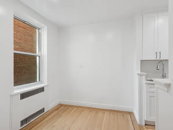 30 Bogardus Place image 5 of 11