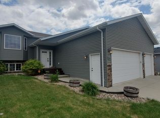 746 15th Ave E, Dickinson, ND 58601