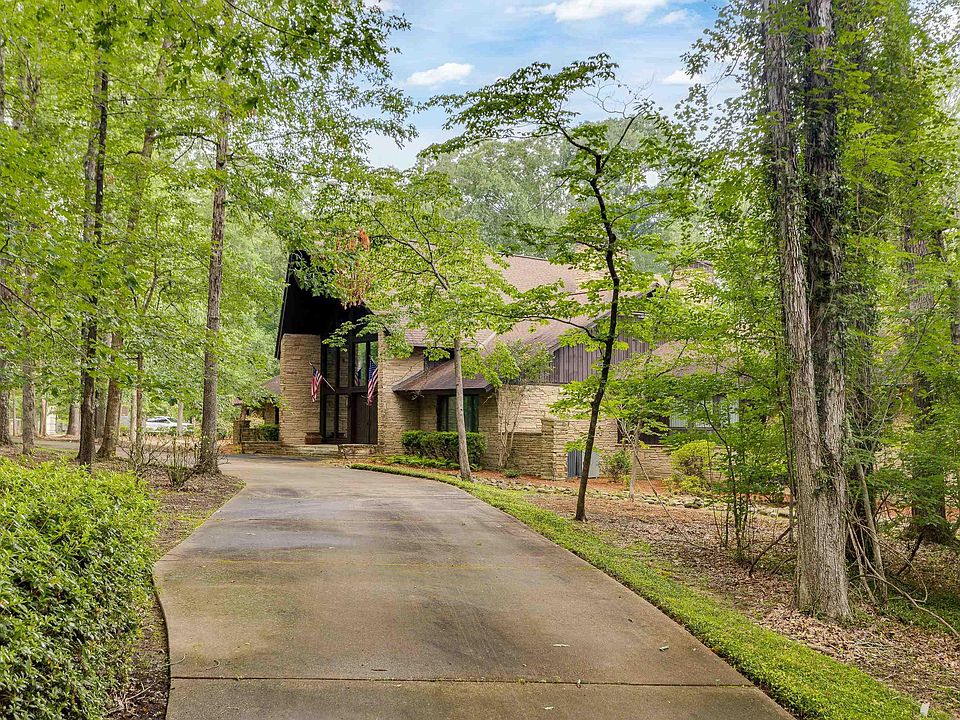 1st image of 260 Windlake Ln