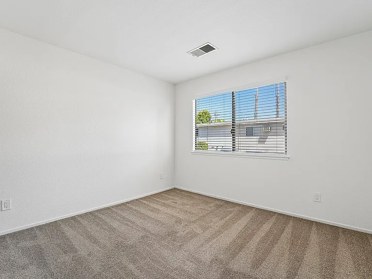 29-web-or-mls-403-425 Junction Ave 109A-S1807-027
