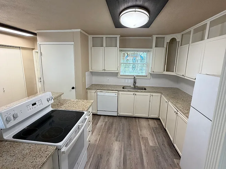 813 Beckley St — Photo 7