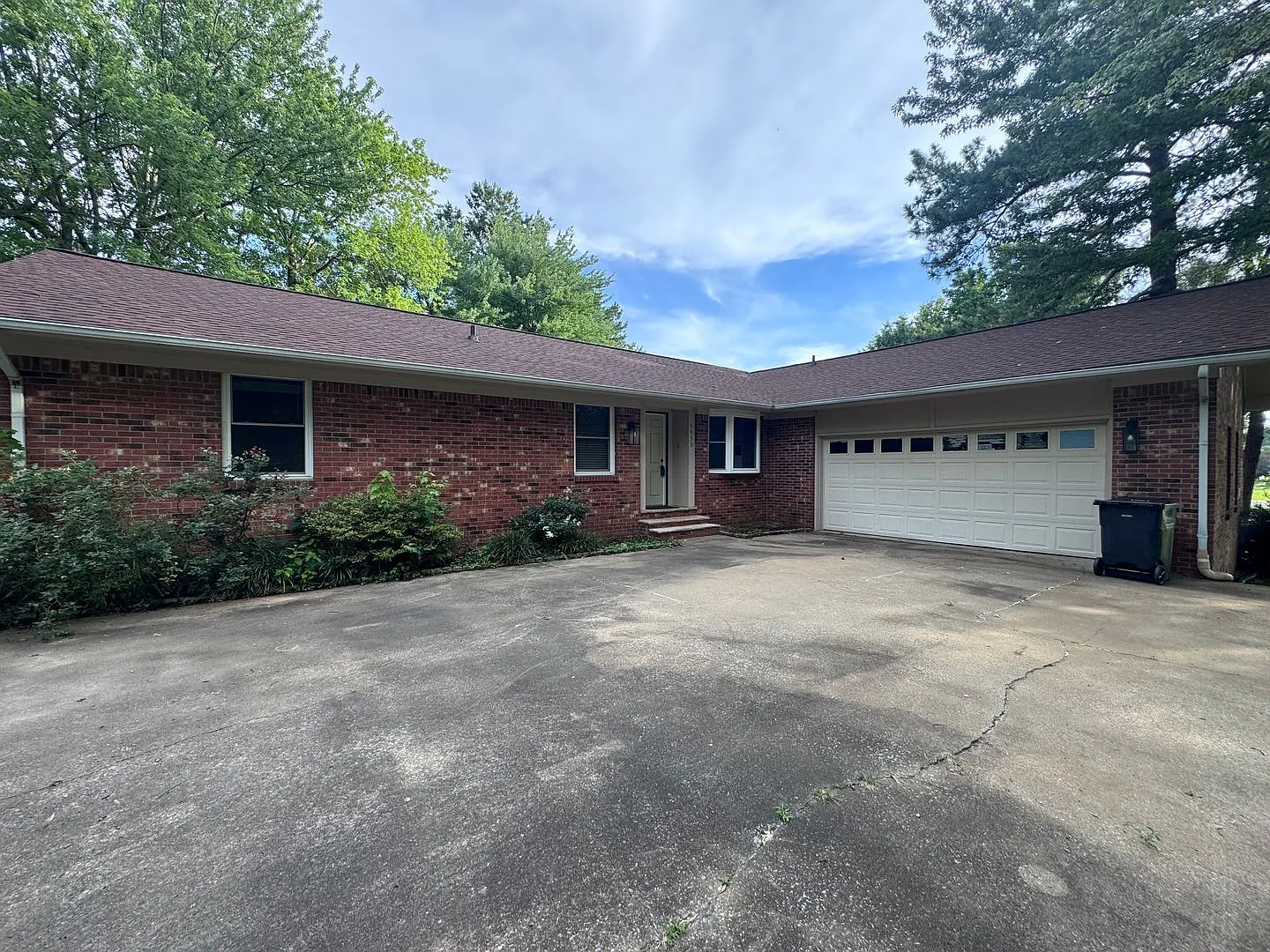 House 3 bedroom 2 bath in Lone Oak — Photo 1