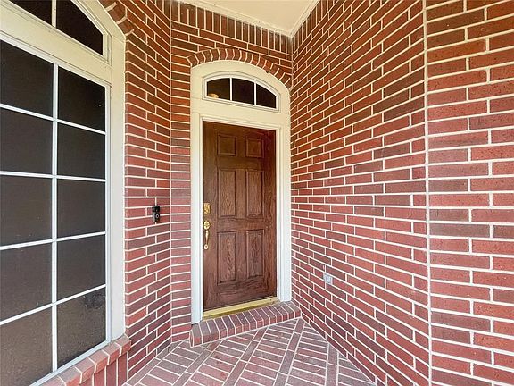 4th image of 1506 Rogers Lake Ln