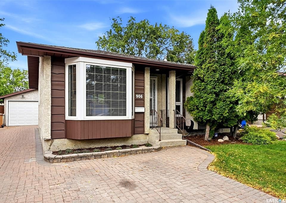 1st image of 906 Hopkins CRESCENT N