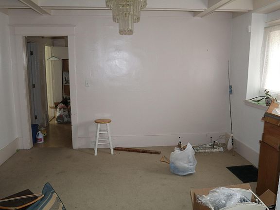 3rd image of 619 Franklin St SE
