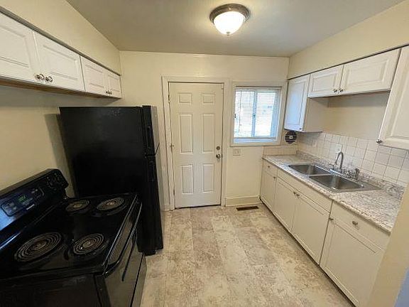 3rd image of 2387 Brentnell Blvd