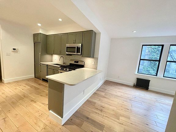 5th image of 361 E 50th St APT 2H