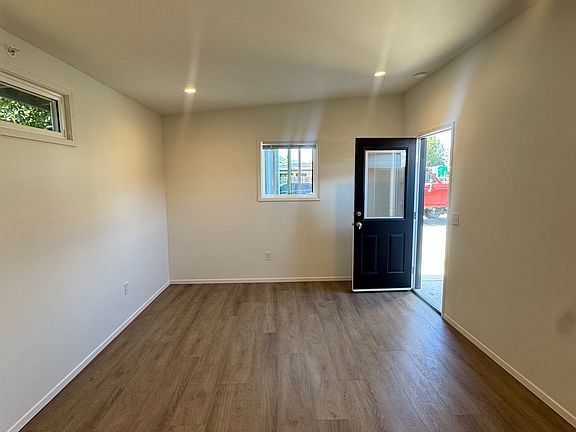 3rd image of 2178 N Ventura Ave