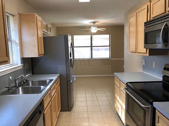 4th image of 3920 Oak Valley Dr