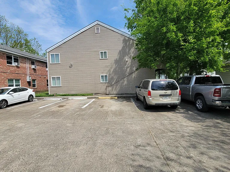 528 Ashlawn Dr #4 — Photo 1