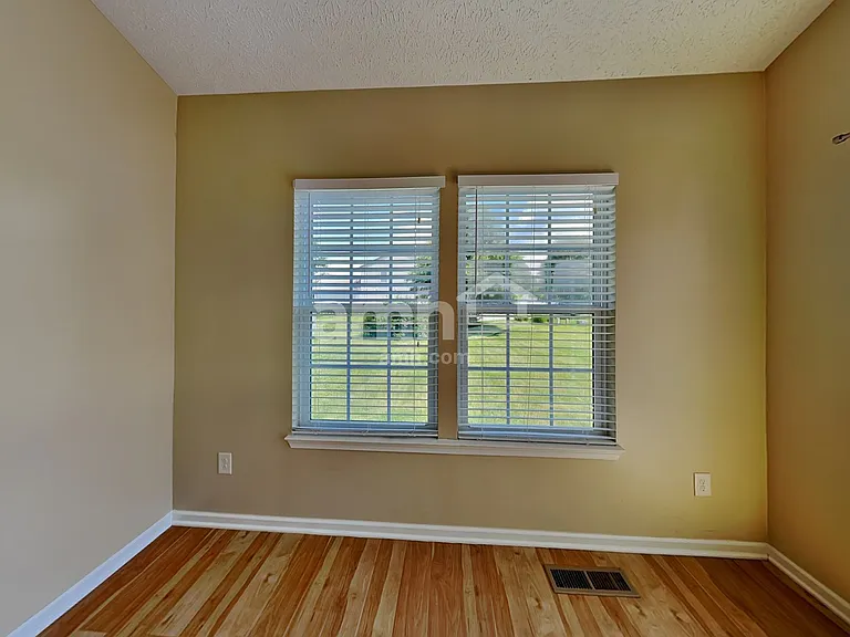 317 Evergreen Cir — Photo 4