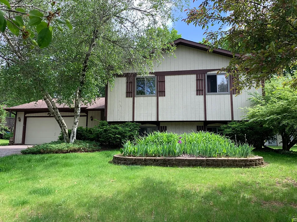 3303 Eddy Ln