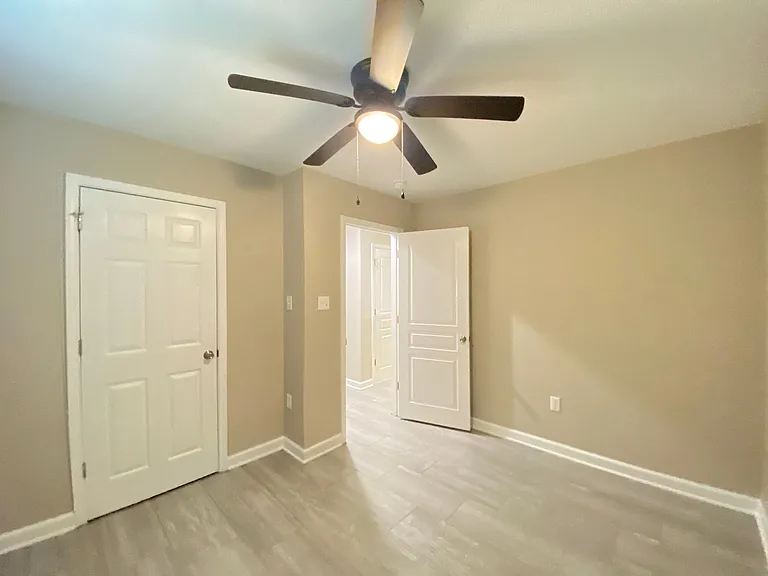 2412 Loop Acres Dr — Photo 4