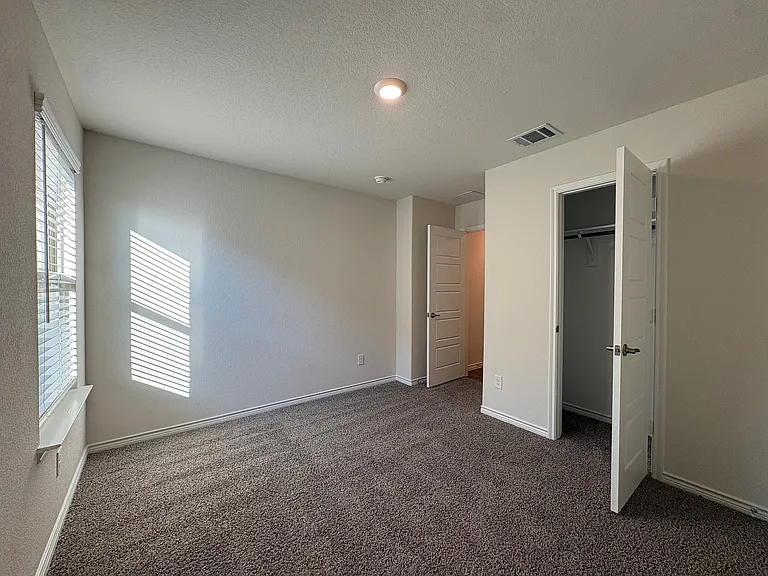 610 Union Dr — Photo 28