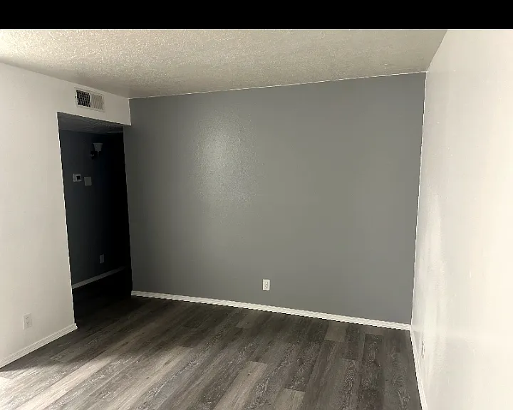 11109 Ventura Pl NE #4 — Photo 3