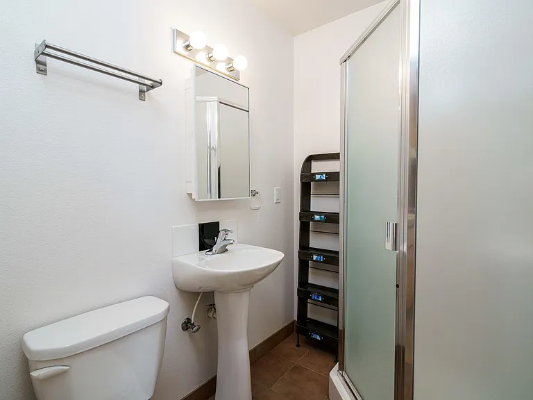 2703 E 8th St #1 — Photo 11