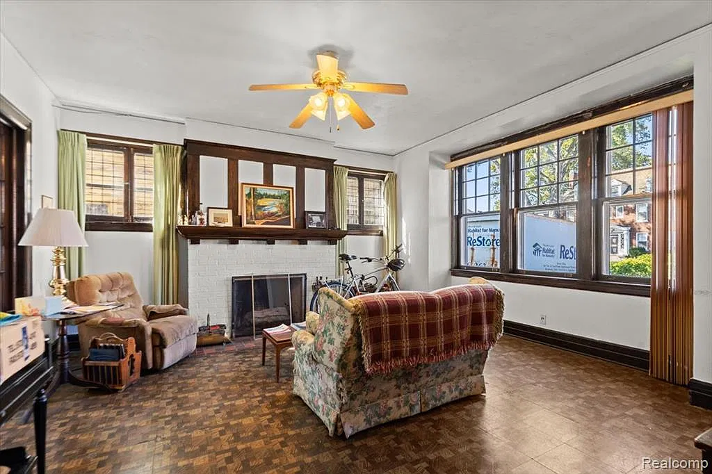 4 bed, 2.0 bath, 1942 sqft, $1,700 — Photo 4