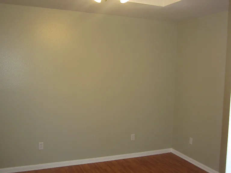 512 E Walker Ave — Photo 5