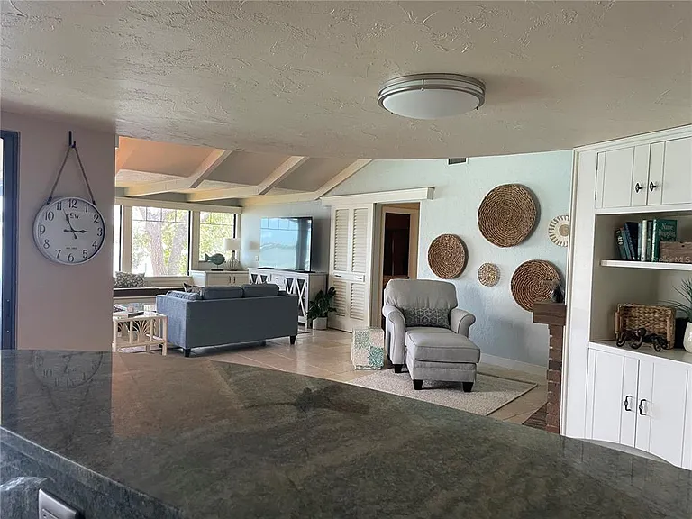 421 Waterside Ln — Photo 12