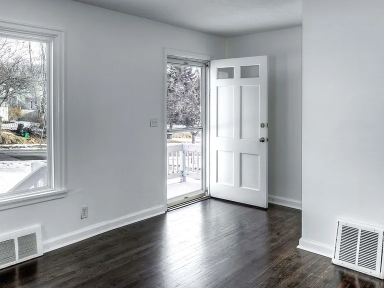 5129 Woolworth Ave — Photo 4