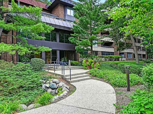 1409 Burr Oak Rd APT 308A, Hinsdale, IL 60521