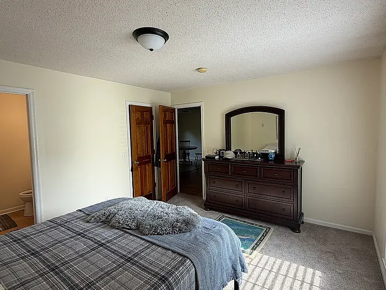 530 Chadford Rd — Photo 13