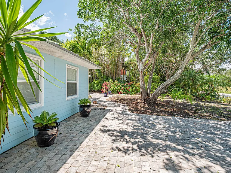 1075 Morningside Dr — Photo 41