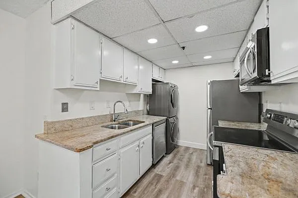 1 bed, 700 sqft, $1,799 — Photo 2