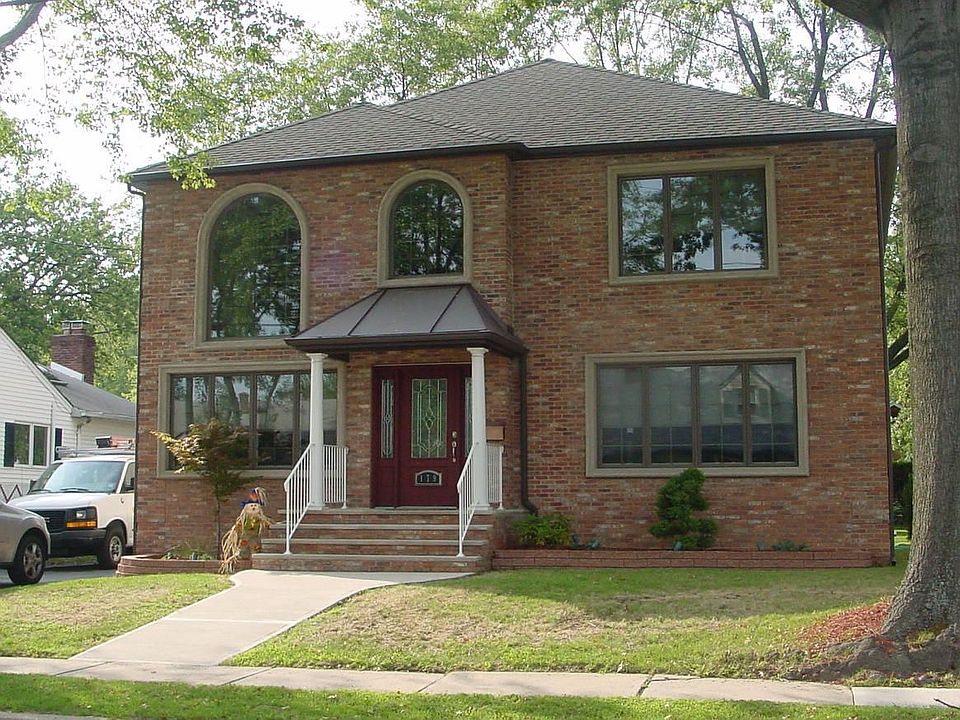 CUSTOM BUILT COLONIAL