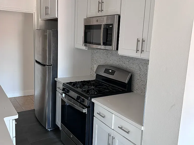 Shorecrest Towers — Photo 3