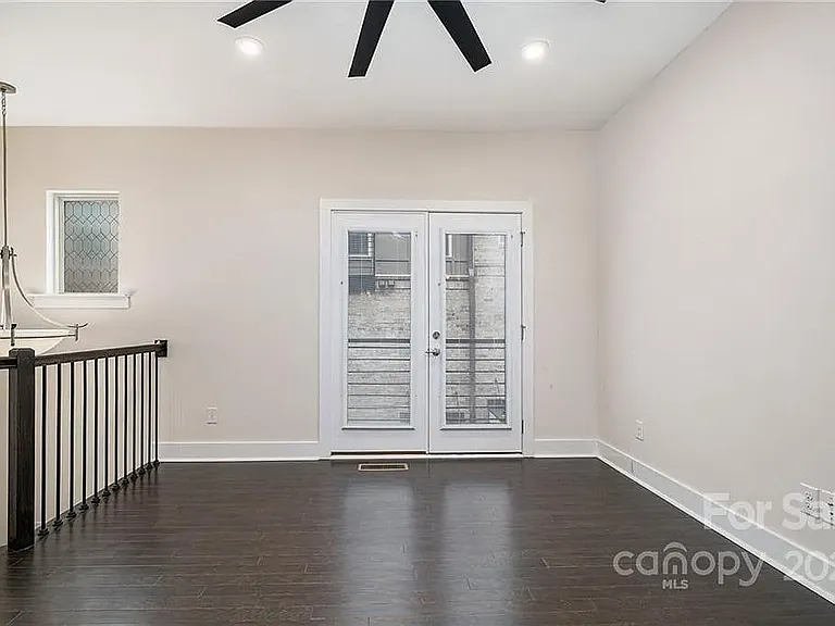 15037 New Amsterdam Ln — Photo 8