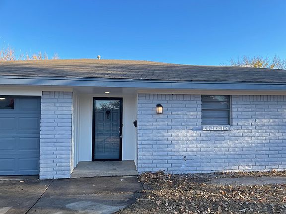 4th image of 3905 Barclay Dr