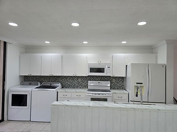 4th image of 1664 SW 131 Place Cir E