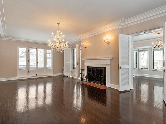 2nd image of 2038 Vardon Ln