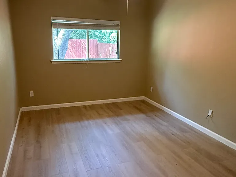 2704 Crownspoint Dr — Photo 17