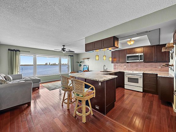 5th image of 52 Yacht Club Dr APT 405