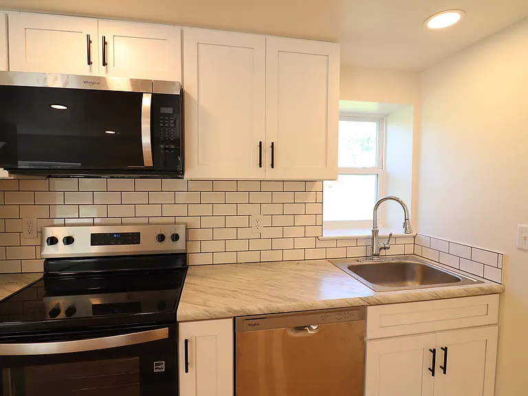 293 E Main St #5 — Photo 8