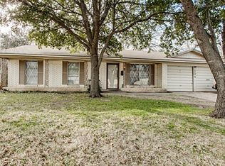 204 Collins Dr, Burleson, TX 76028