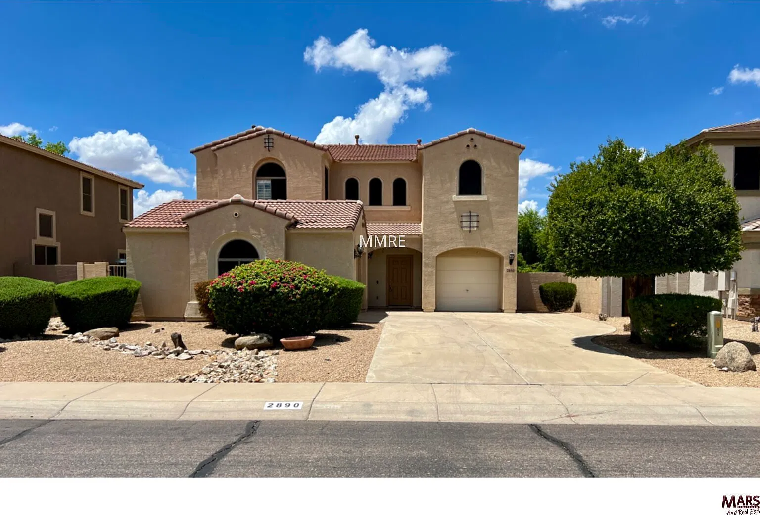 Beautiful 4 bedroom home with private pool in Chandler! — Photo 1