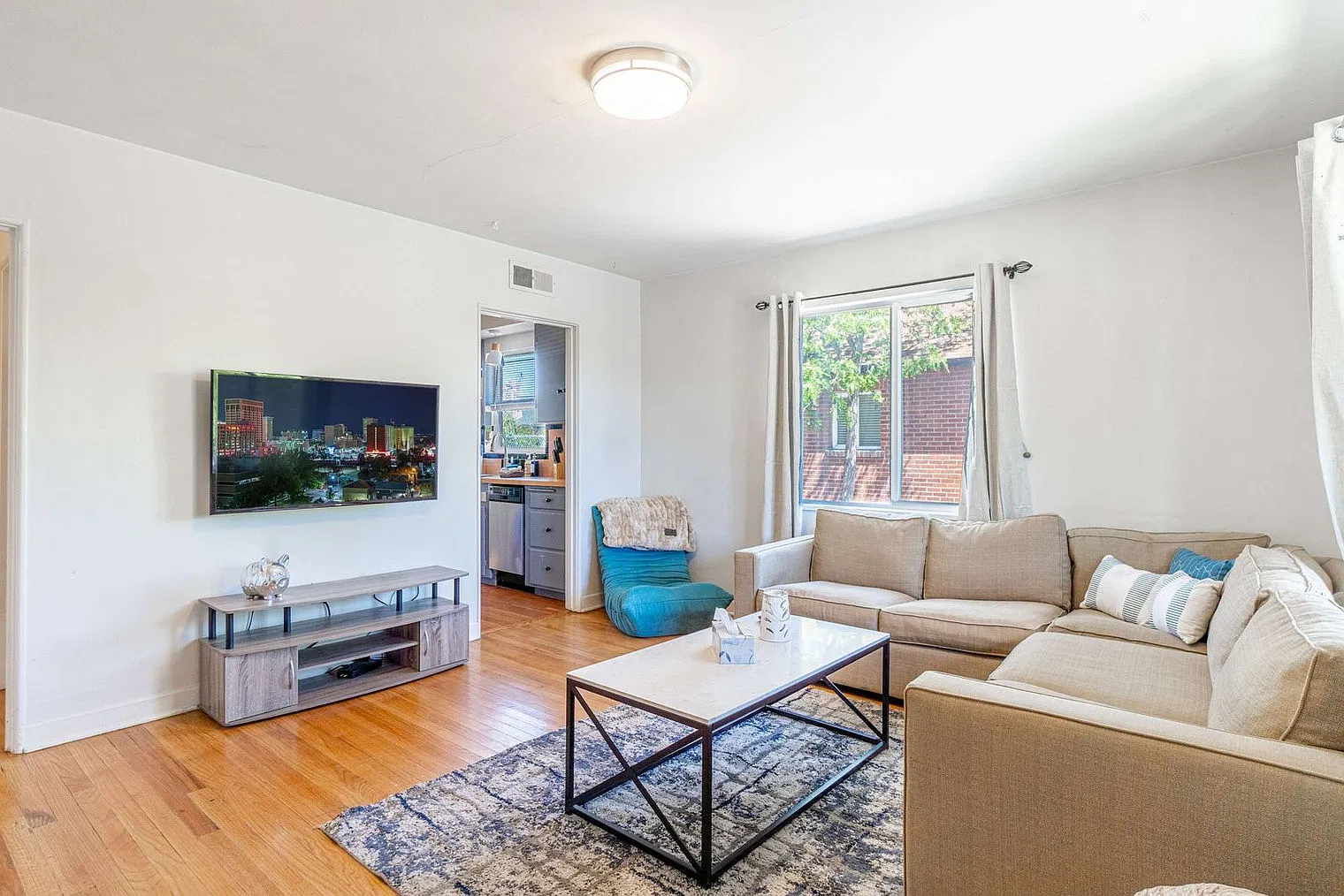 2 bed, 1.0 bath, 979 sqft, $3,849 — Photo 1