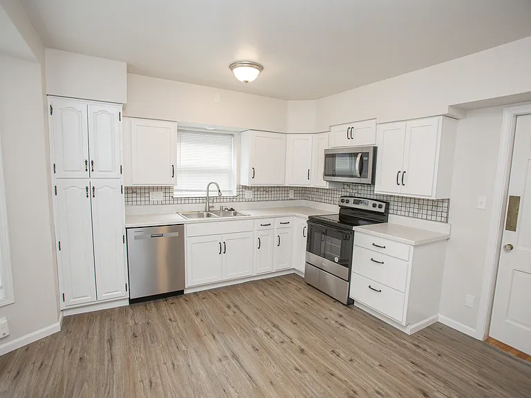 1628 W Main St #B — Photo 8