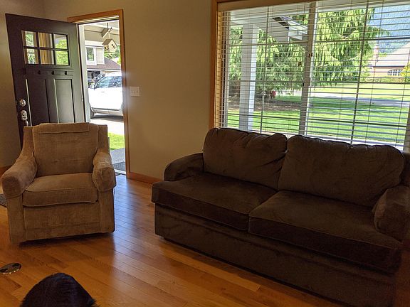 4th image of 565 SE 10th Pl