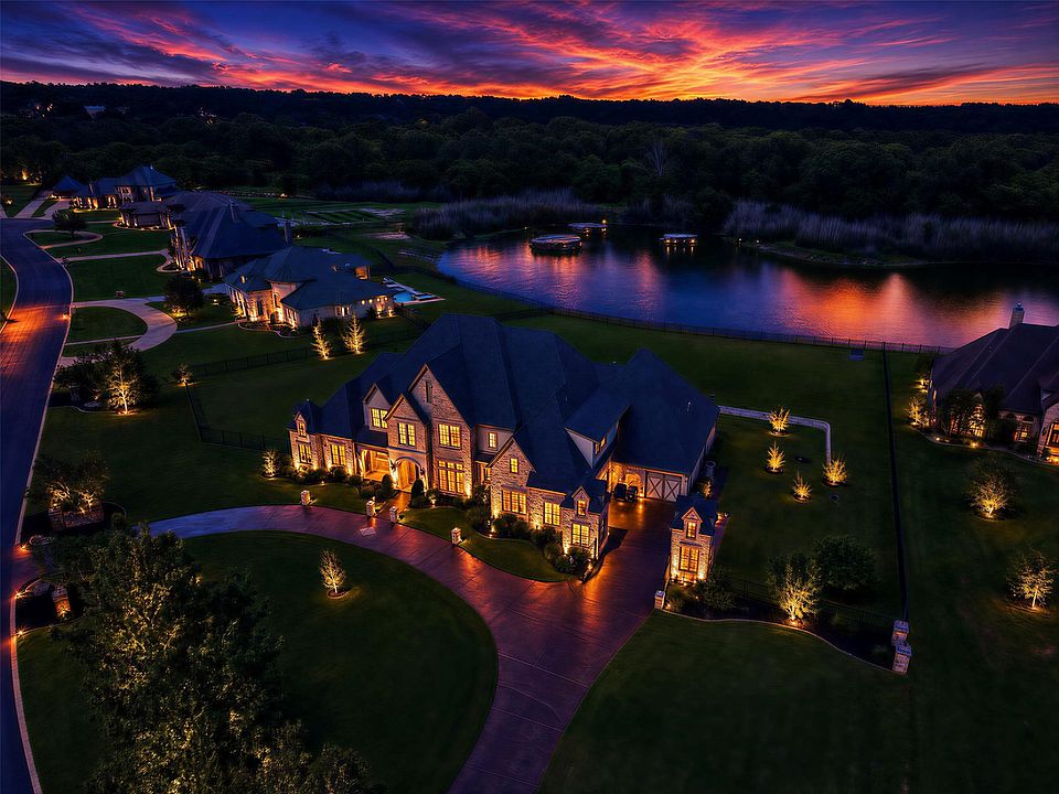 1st image of 132 The Lakes Dr